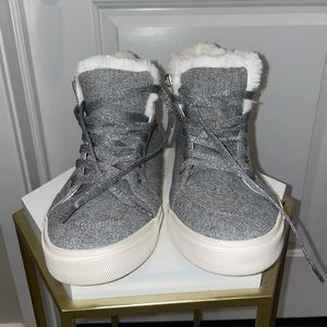 Gray glitter sneaker